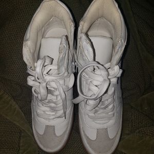 Wedged sneakers 7.5